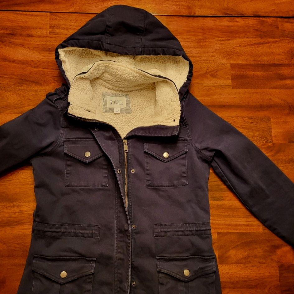 Market And Spruce Canvas Coat. Navy Blue Exterior- Cream Sherpa Core. Size S